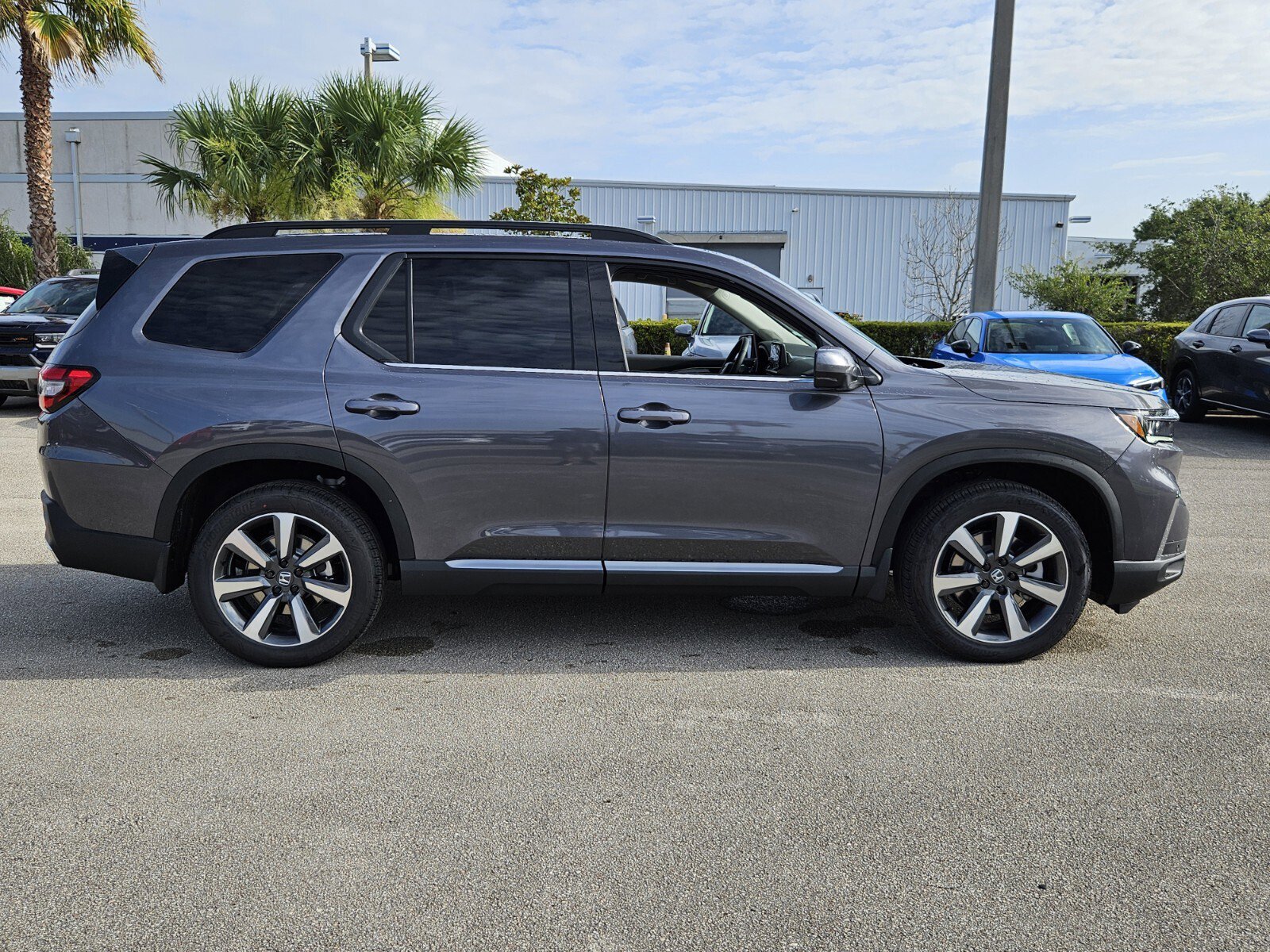 2025 Honda Pilot Elite photo 3