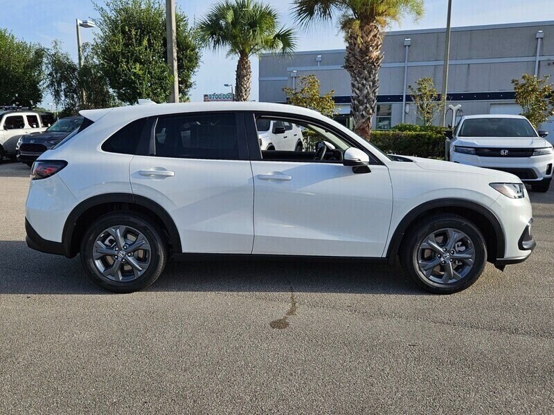 2026 Honda HR-V LX photo 3