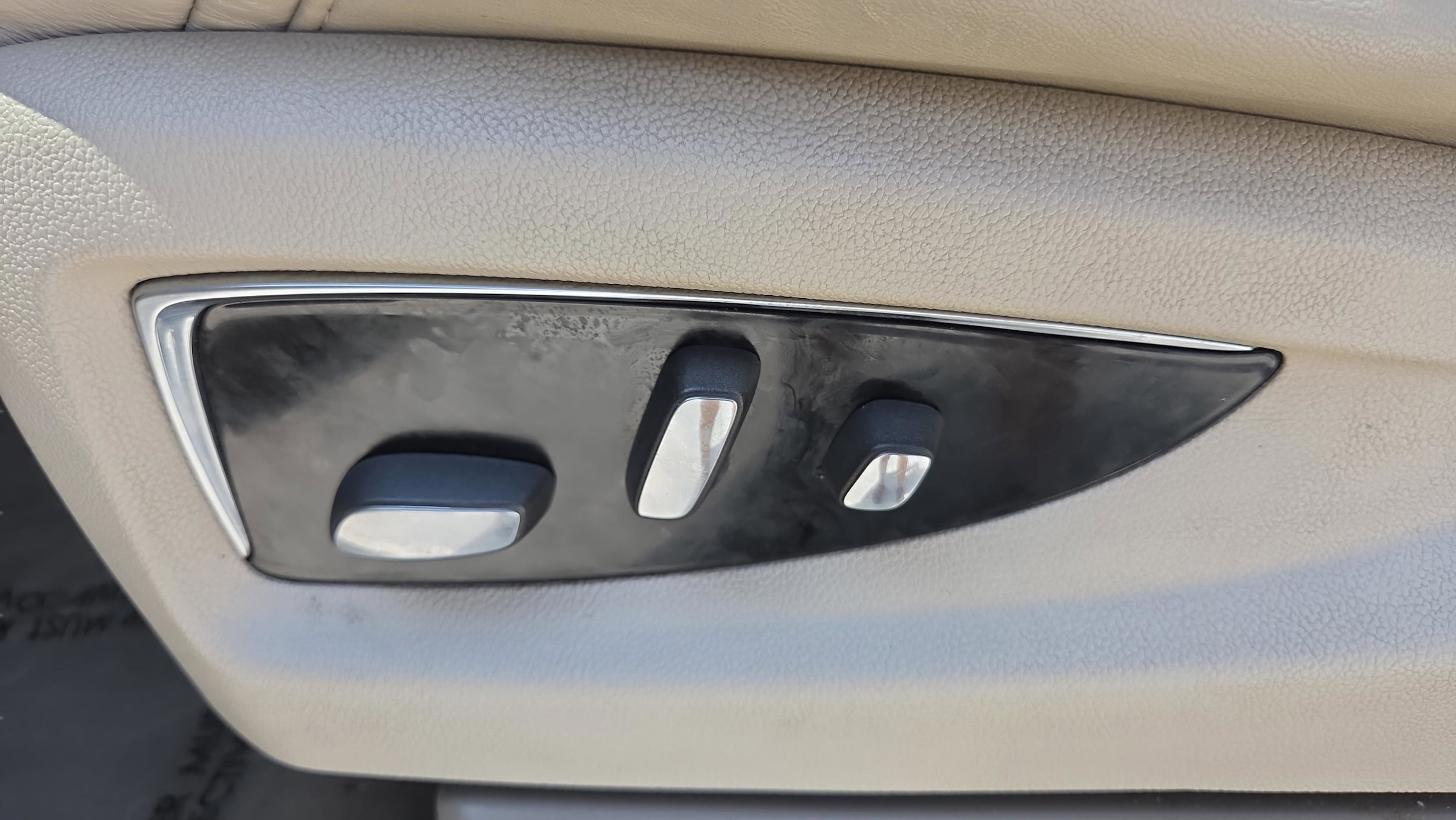 2015 Cadillac Escalade Luxury - Photo 11