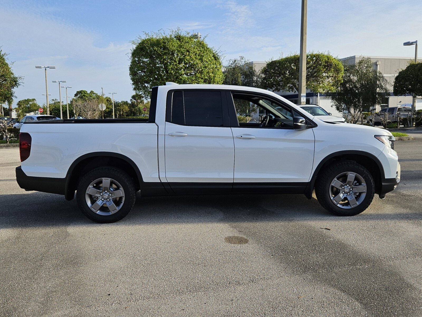 2025 Honda Ridgeline TrailSport photo 2