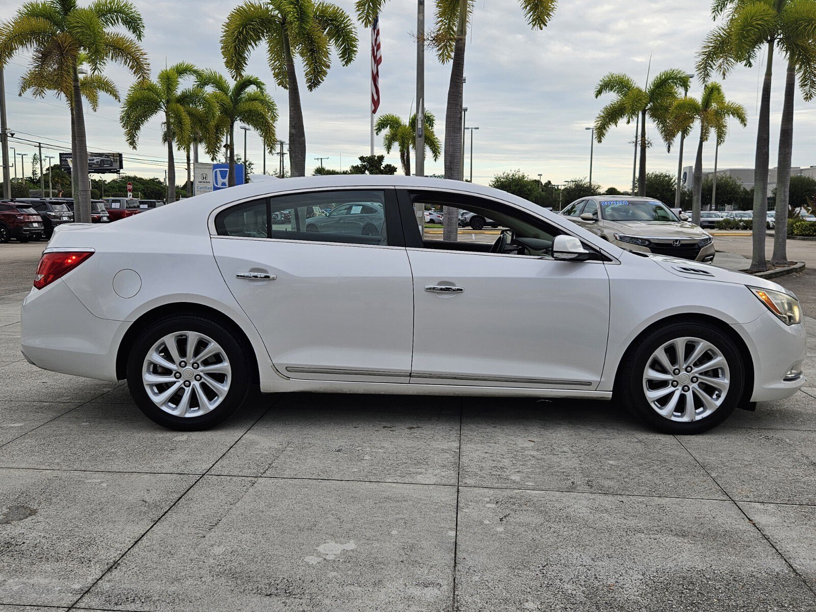 2016 Buick LaCrosse Leather photo 3