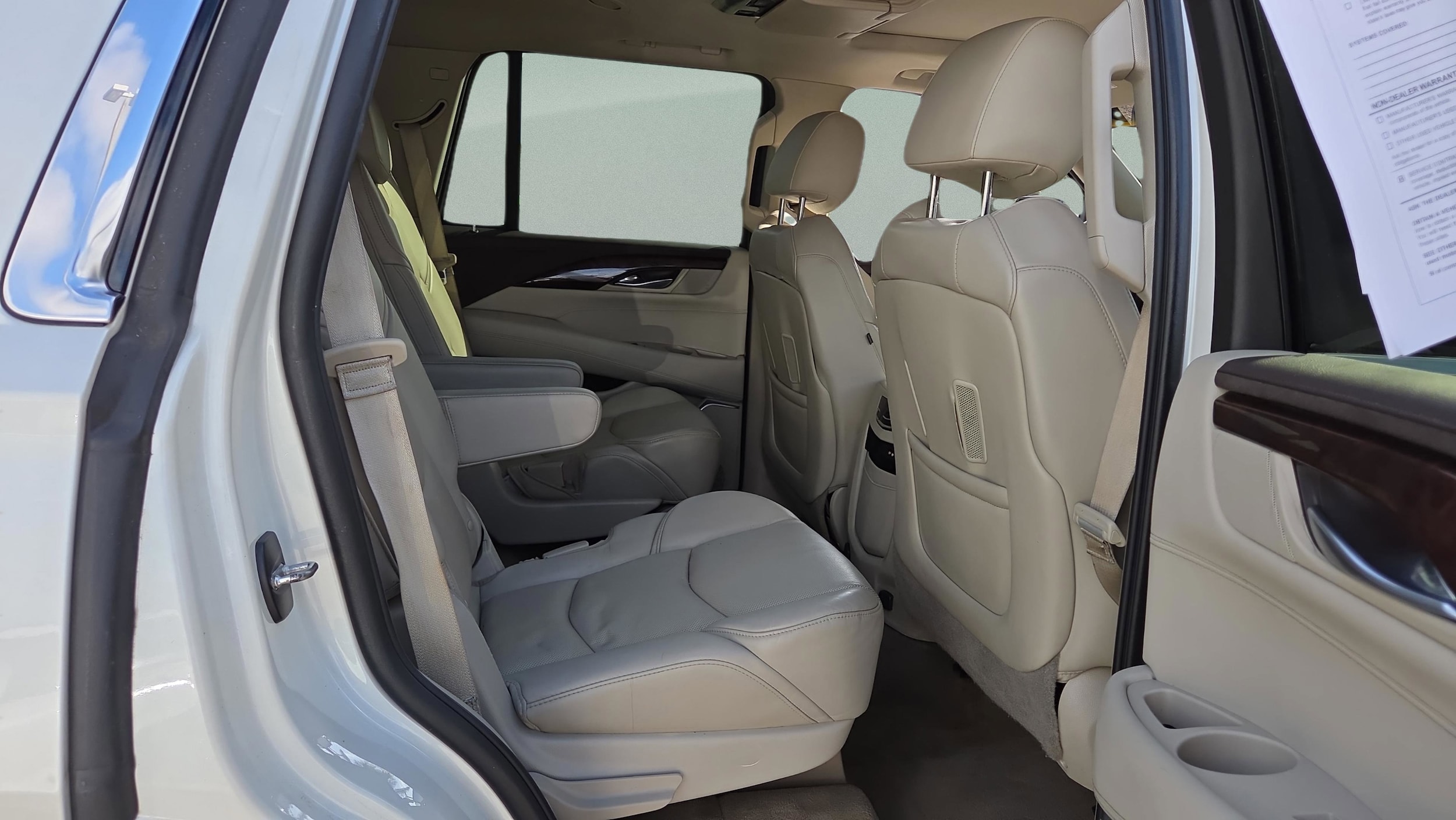 2015 Cadillac Escalade Luxury - Photo 17