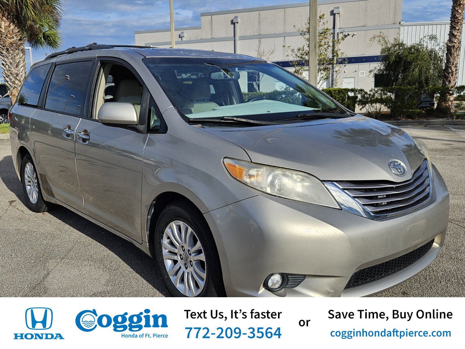 2015 Toyota Sienna XLE's photo