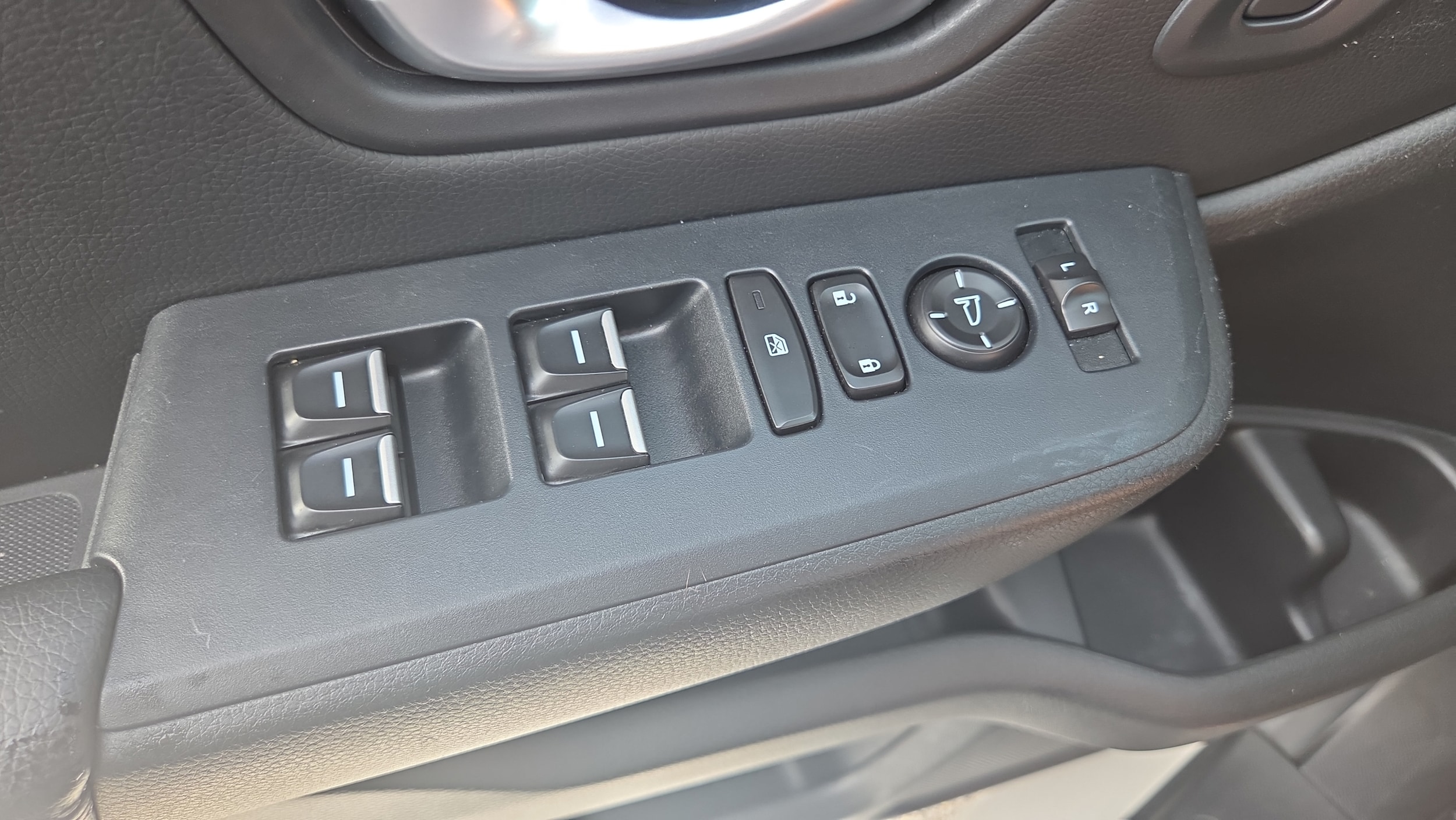 2025 Honda Pilot EX-L - Photo 33