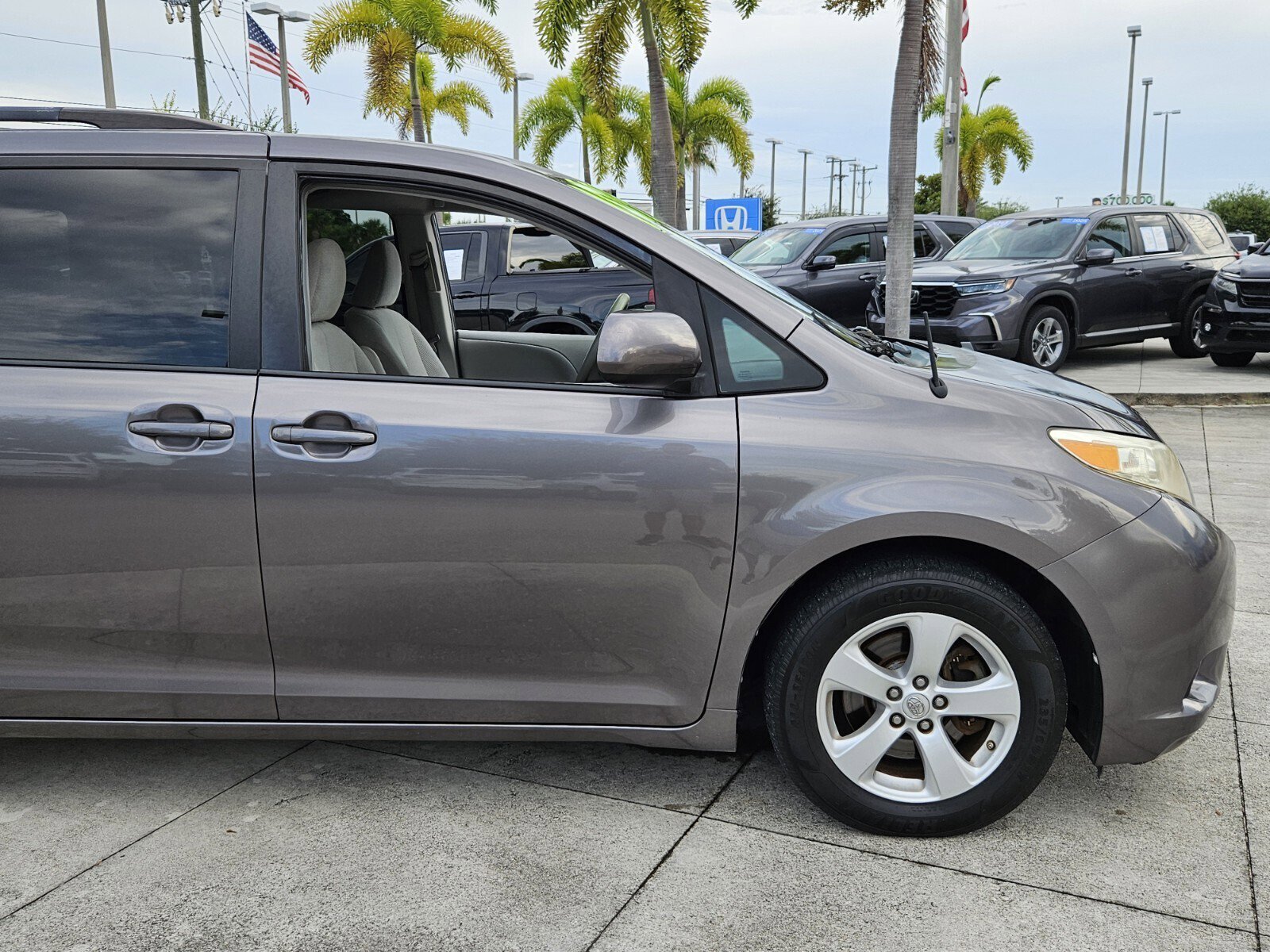 Used 2014 Toyota Sienna LE with VIN 5TDKK3DCXES423052 for sale in Palm Harbor, FL