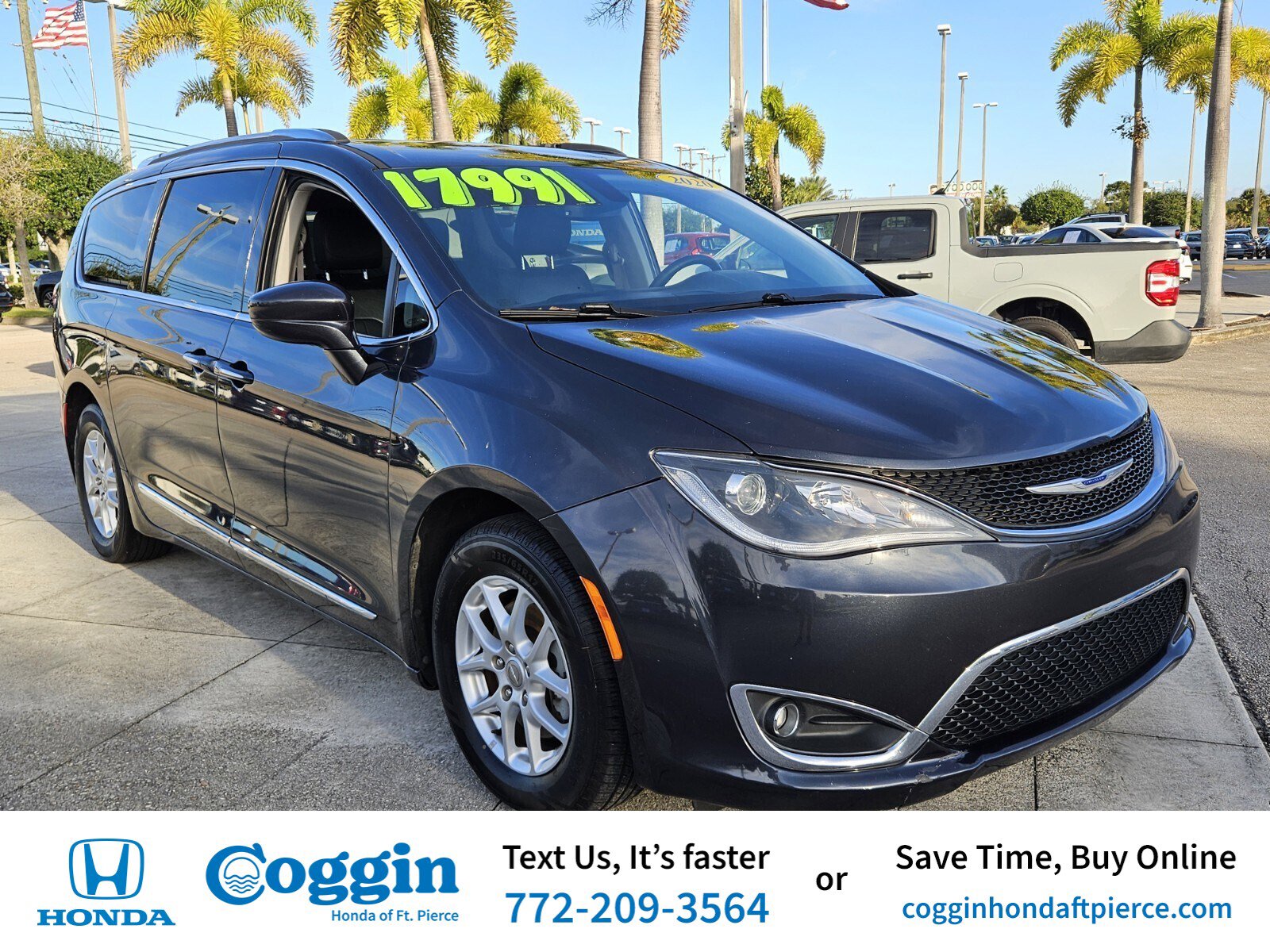 2020 Chrysler Pacifica Touring L's photo