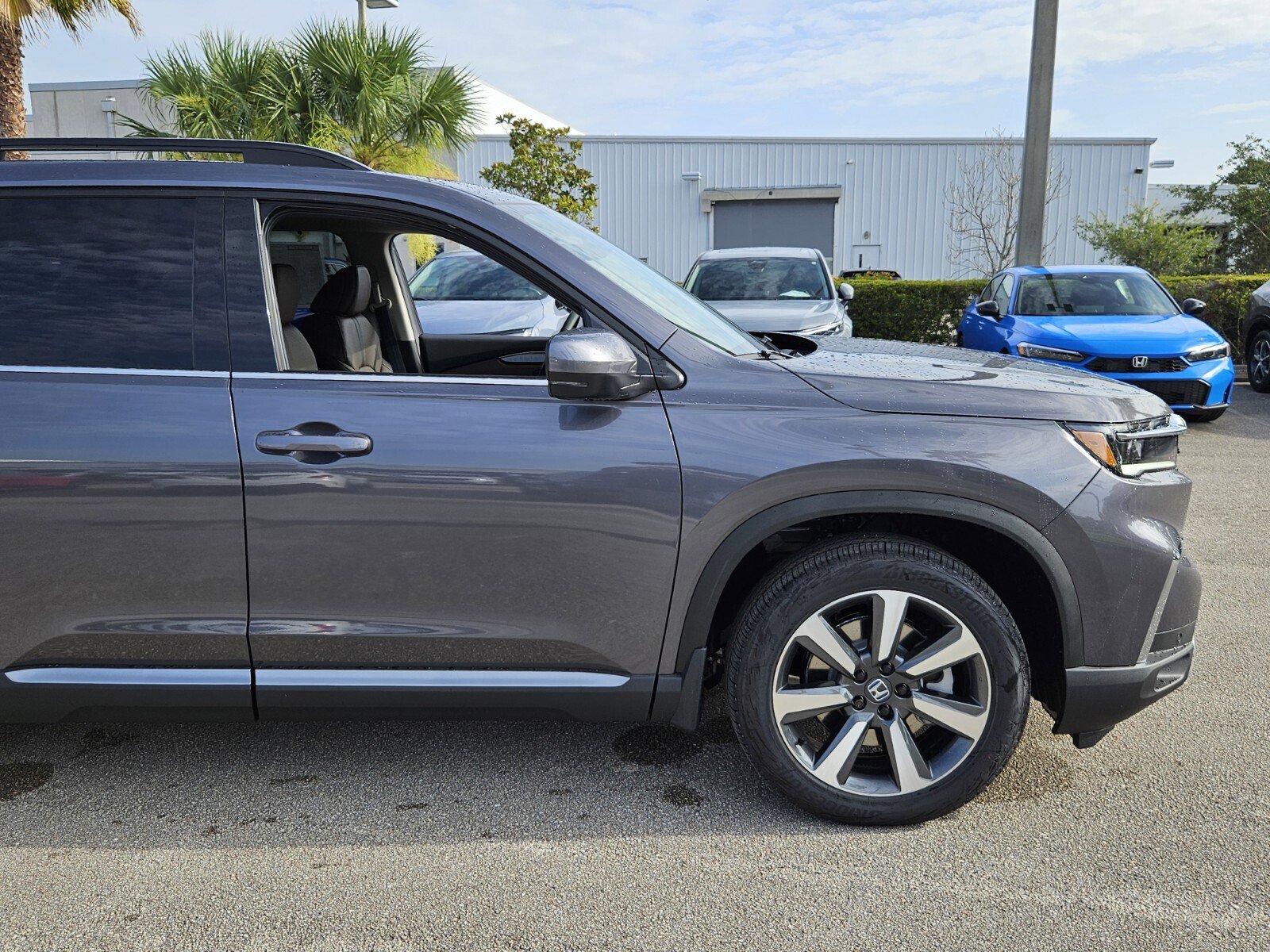 2025 Honda Pilot Elite photo 2