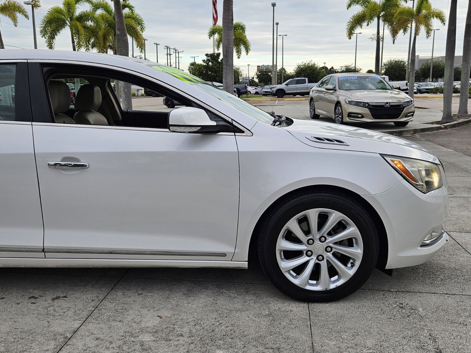 2016 Buick LaCrosse Leather photo 2