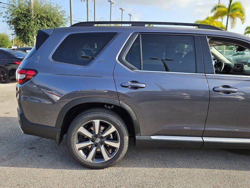 2025 Honda Pilot Touring photo 2