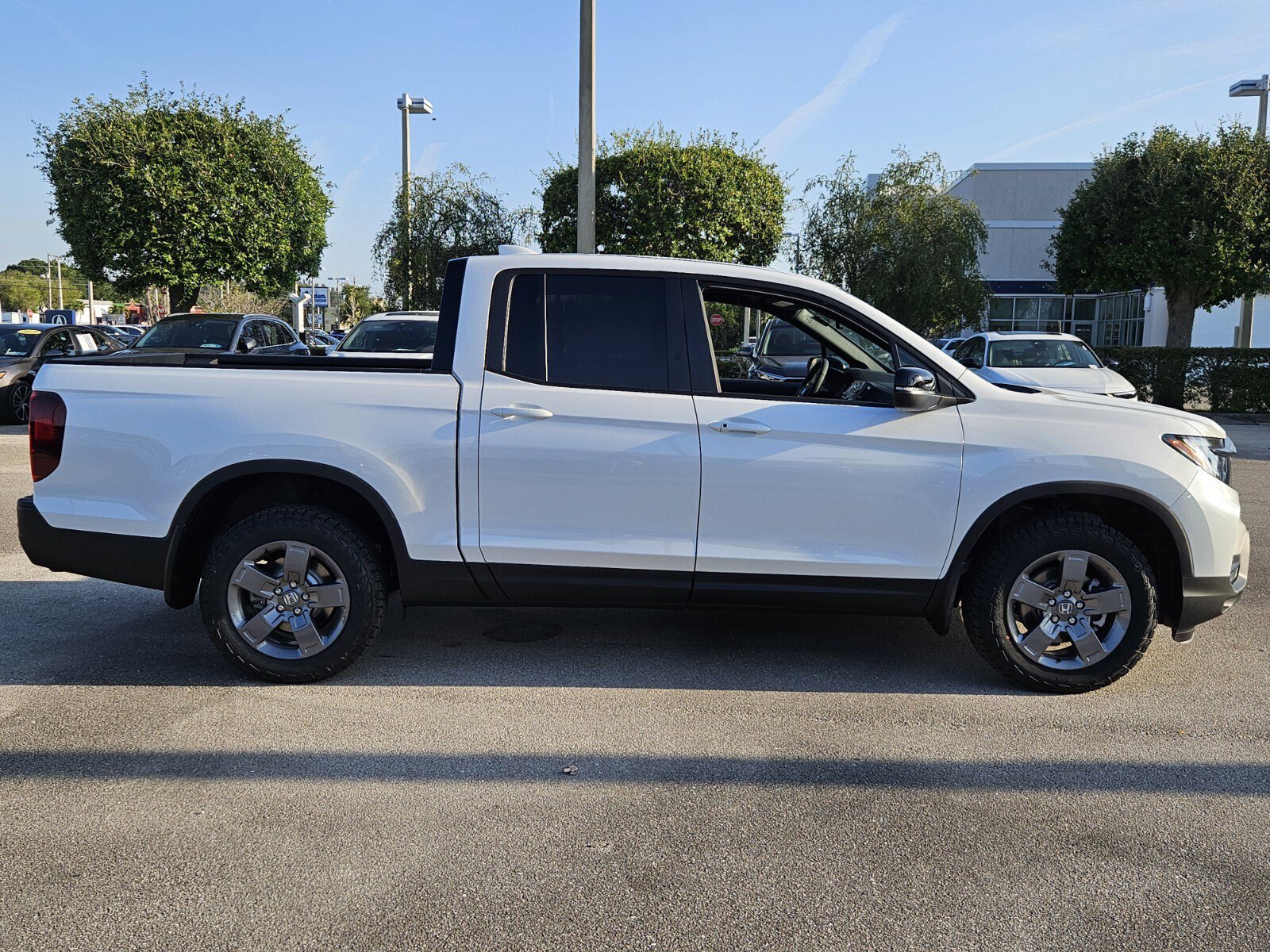2025 Honda Ridgeline TrailSport photo 2