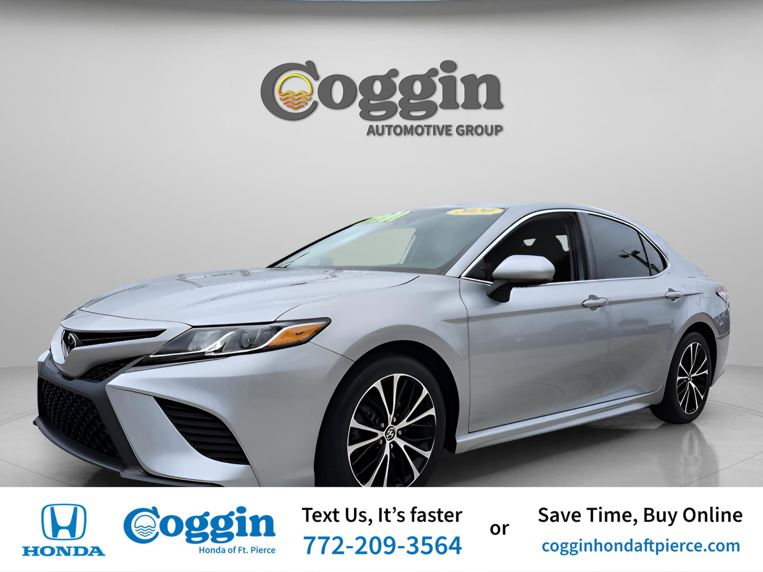 2020 Toyota Camry SE's photo