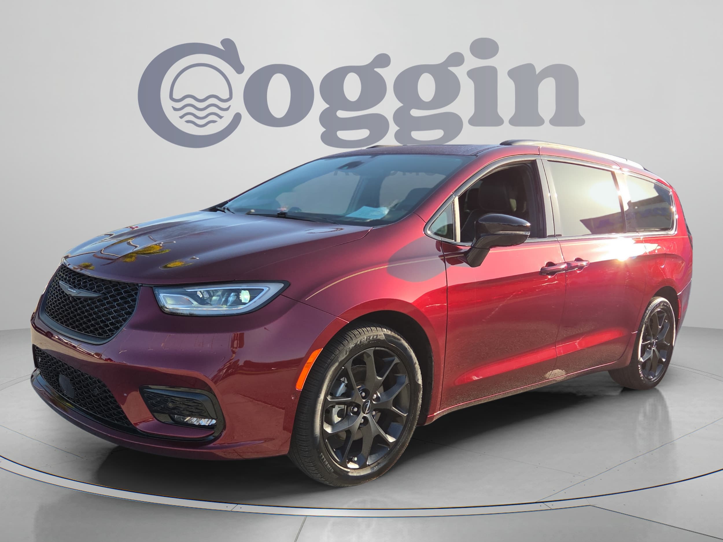 2023 Chrysler Pacifica Limited's photo