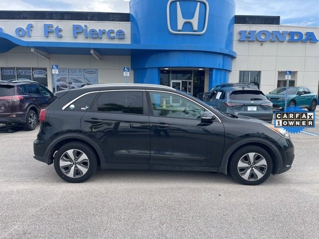 Used 2017 Kia Niro EX with VIN KNDCC3LC1H5074019 for sale in Fort Pierce, FL