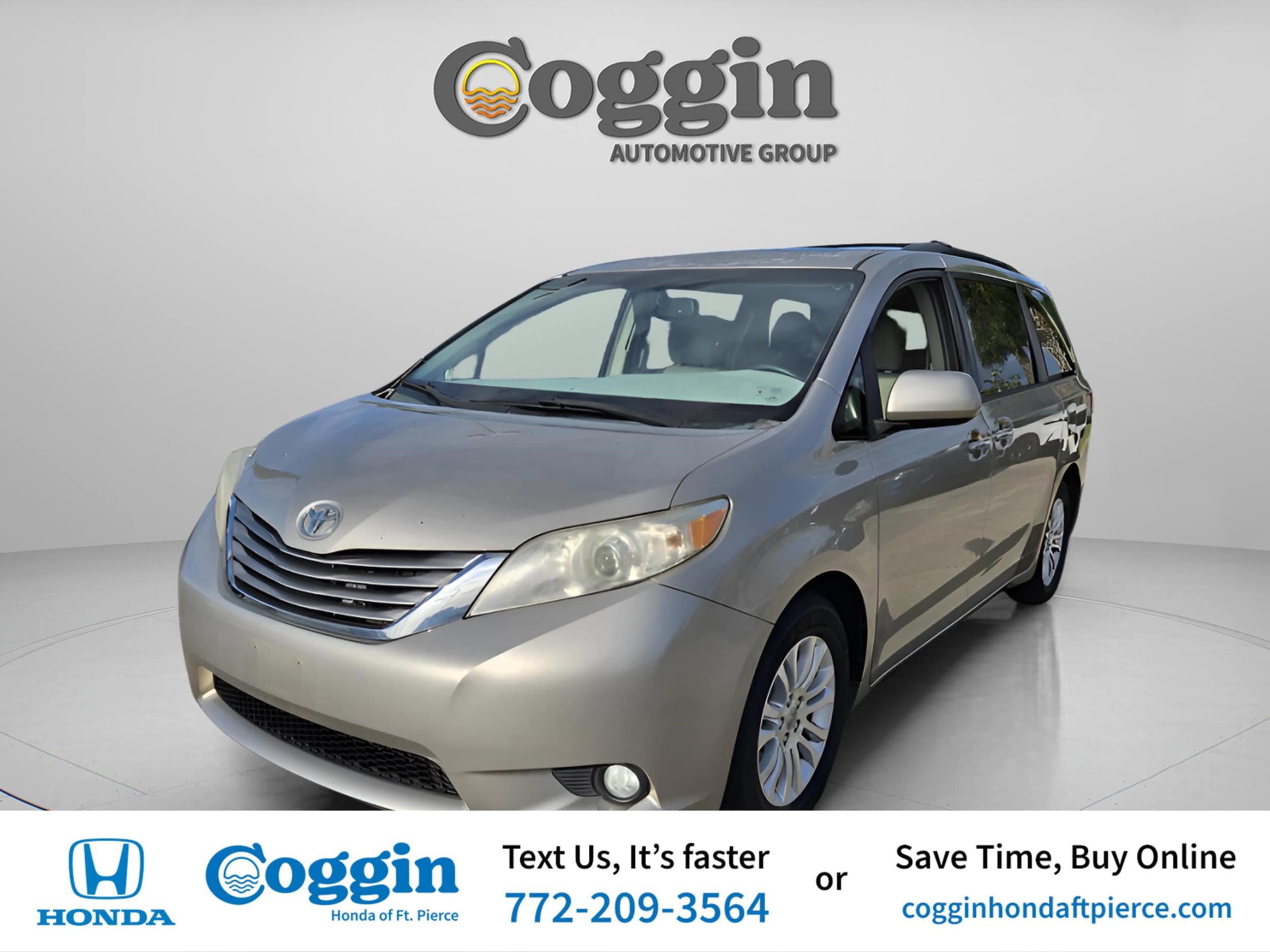 2015 Toyota Sienna XLE's photo