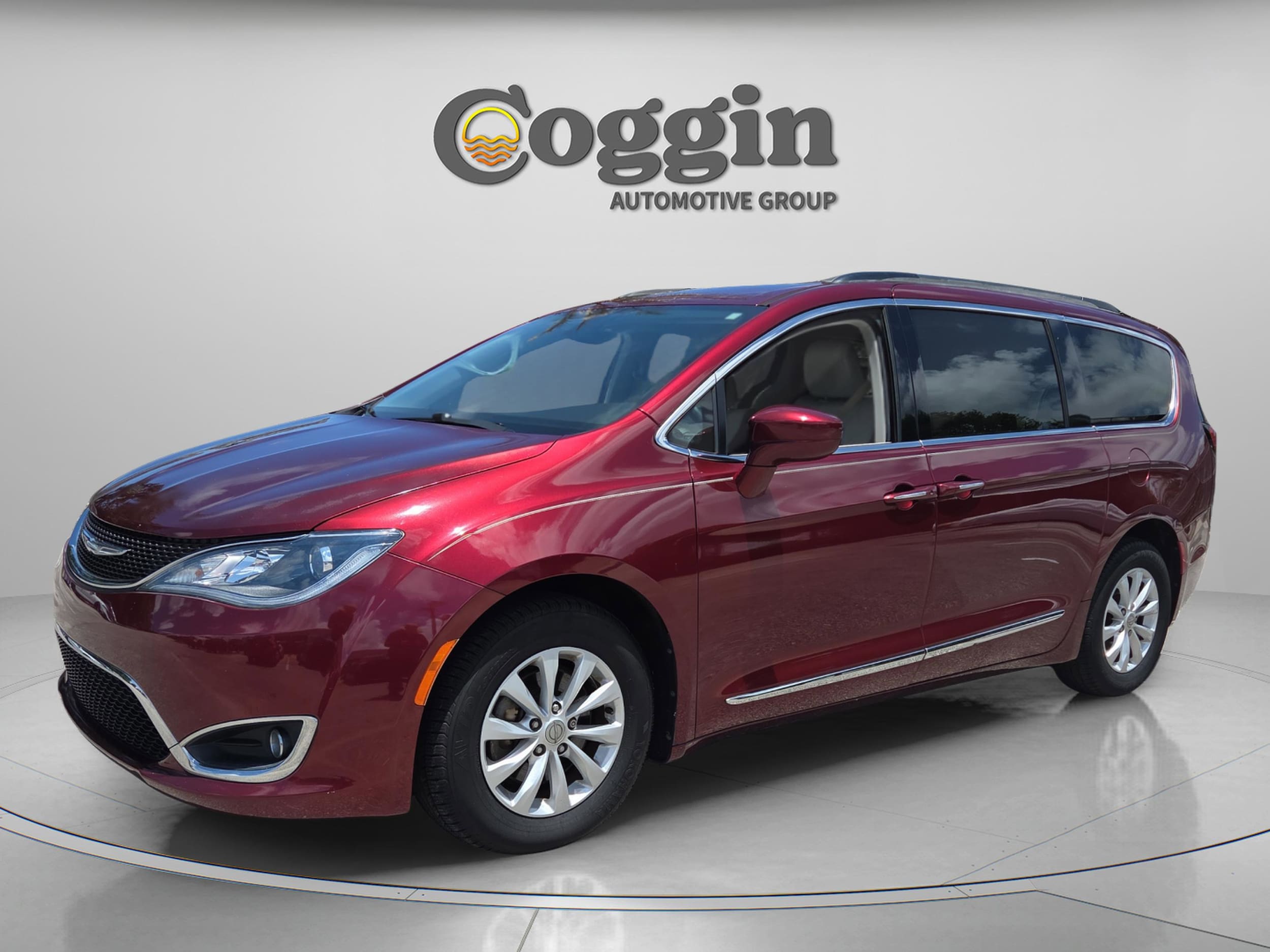 2017 Chrysler Pacifica Touring-L's photo
