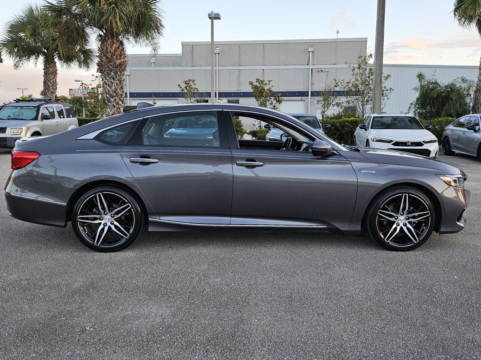 2022 Honda Accord Hybrid Touring photo 3