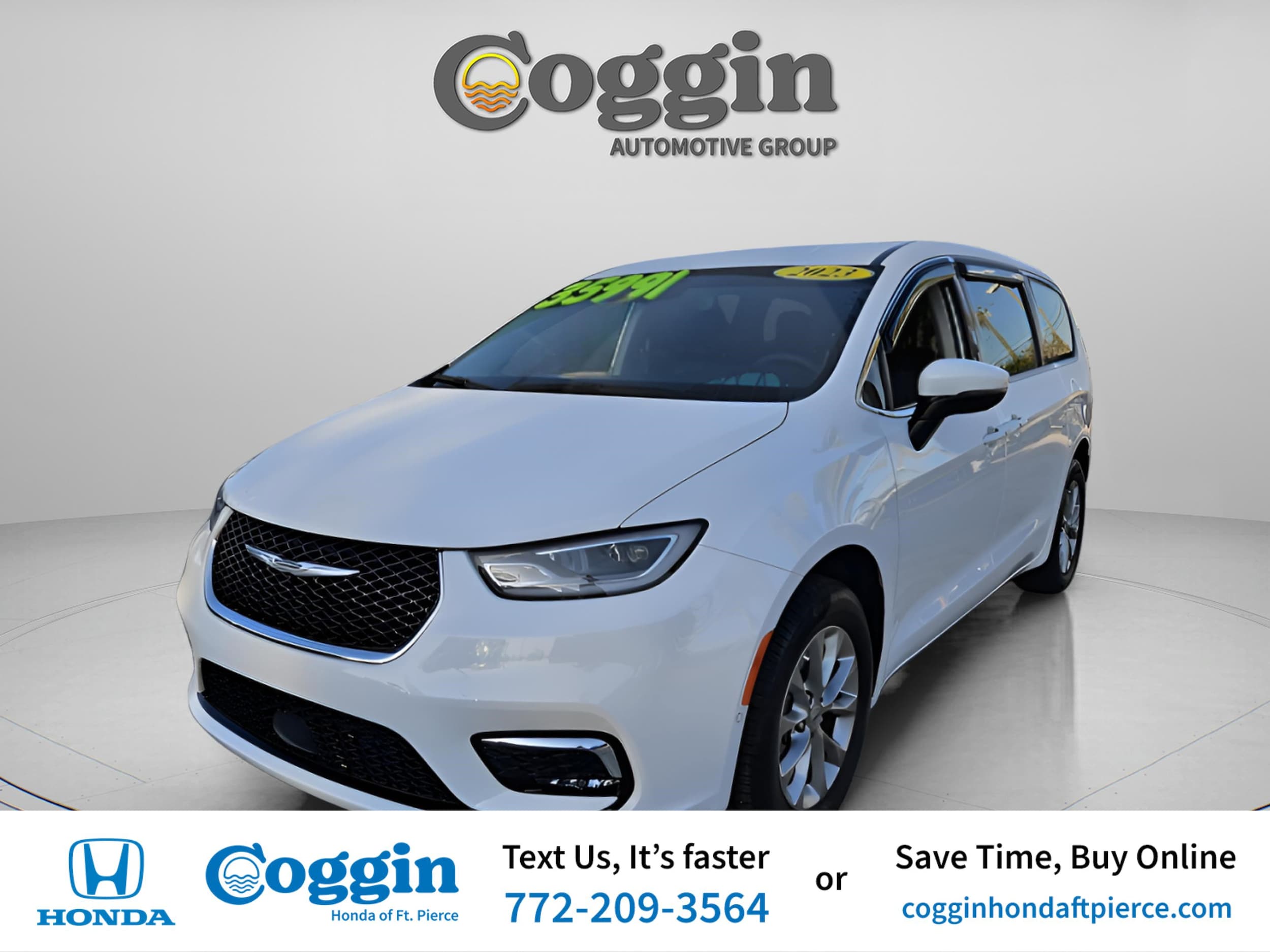 2023 Chrysler Pacifica Touring L's photo