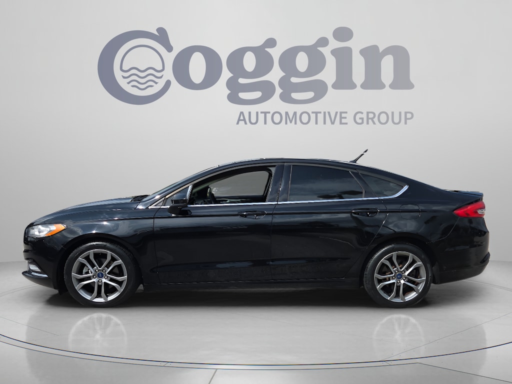 Used 2017 Ford Fusion SE Sedan
