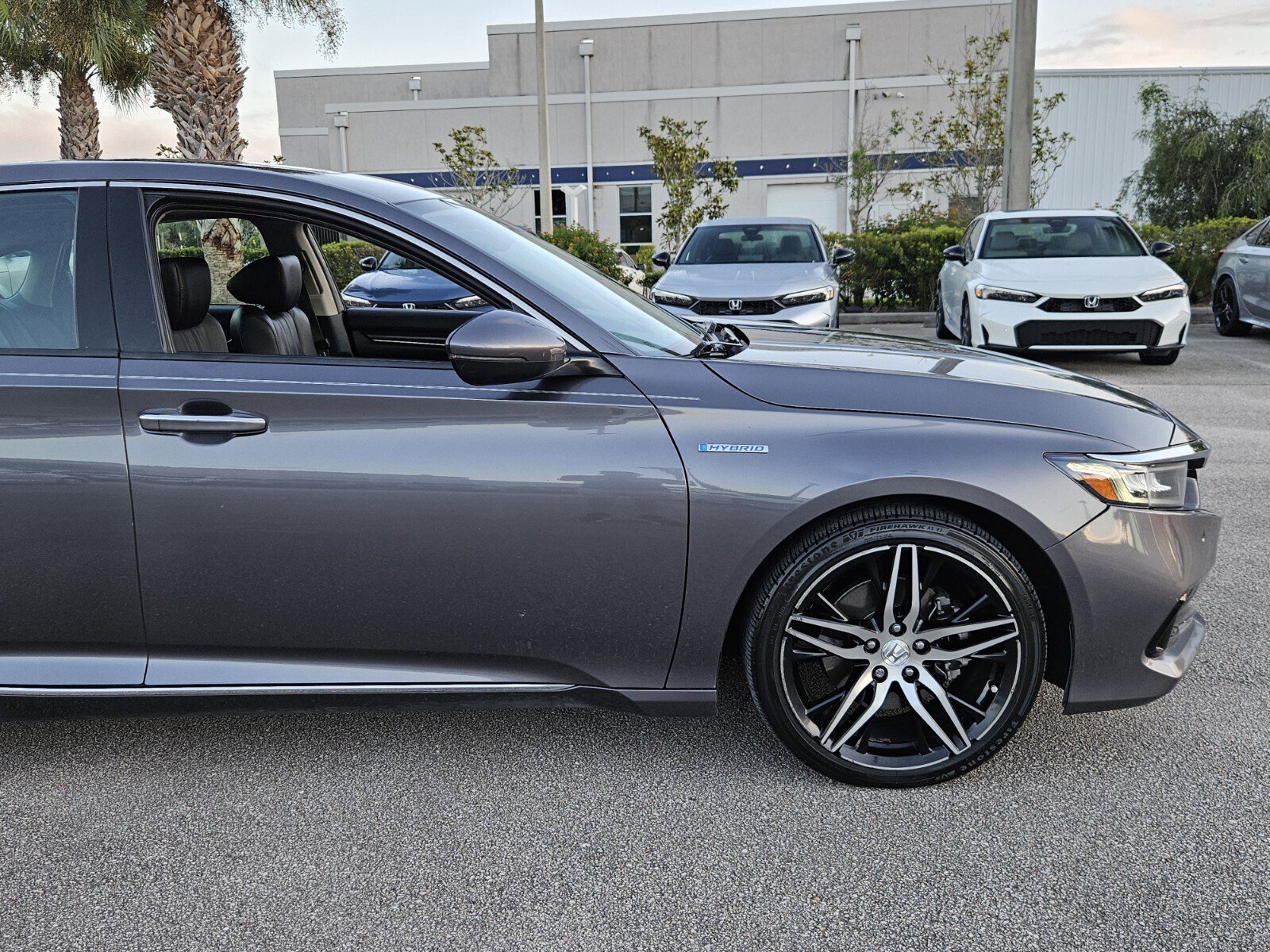 2022 Honda Accord Hybrid Touring photo 2