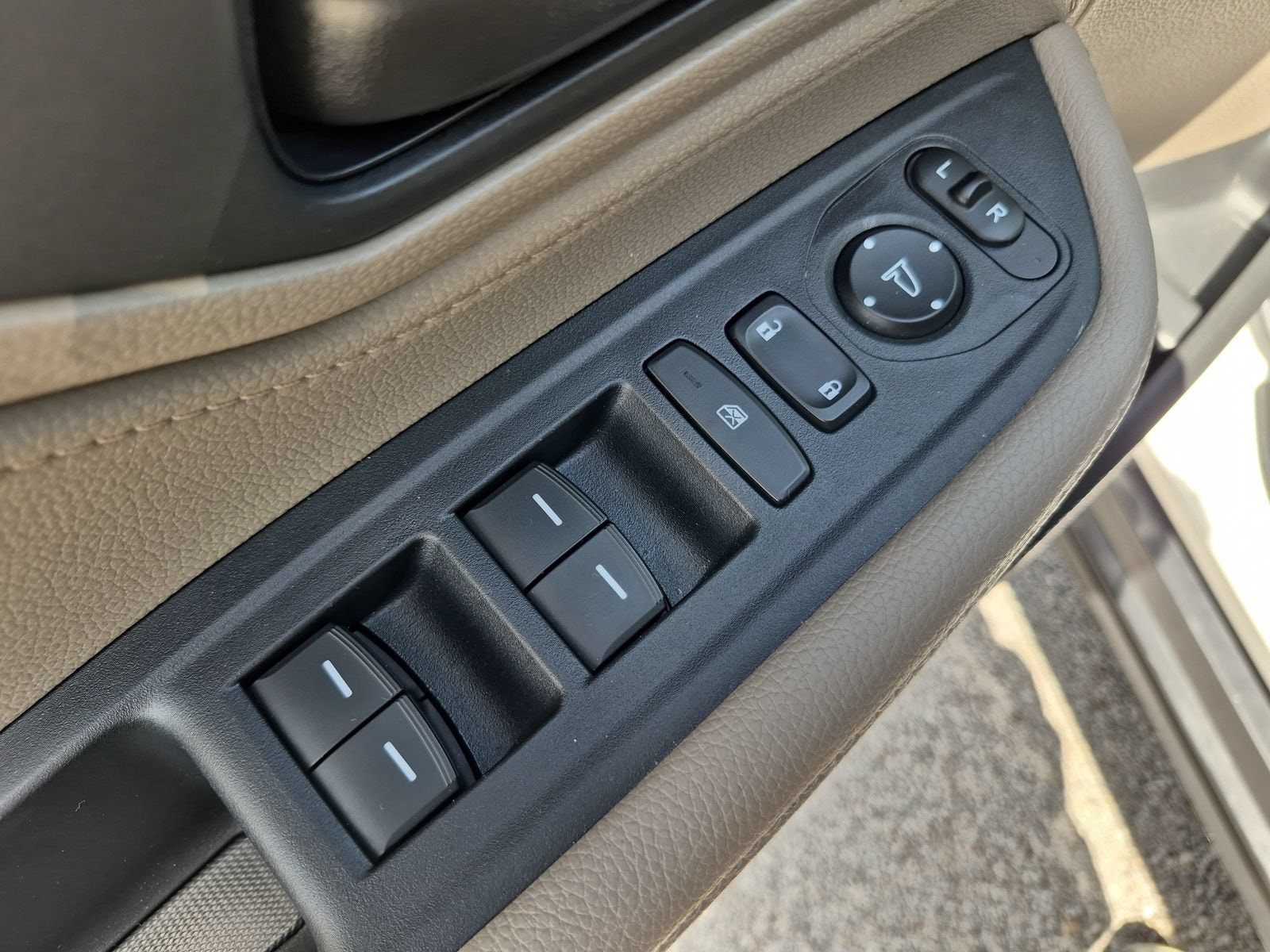 2024 Honda Odyssey EX-L - Photo 17