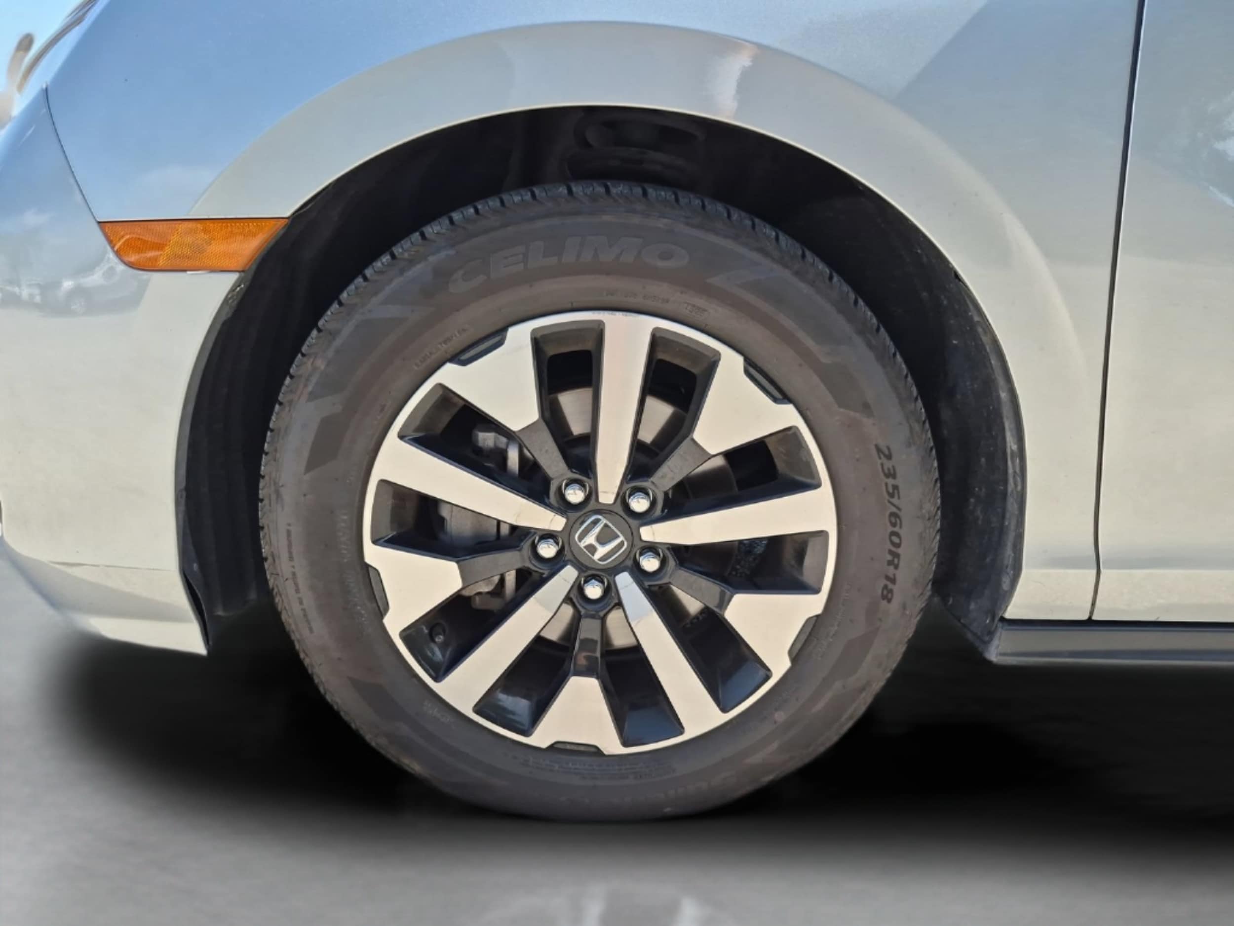 2025 Honda Odyssey EX-L - Photo 25