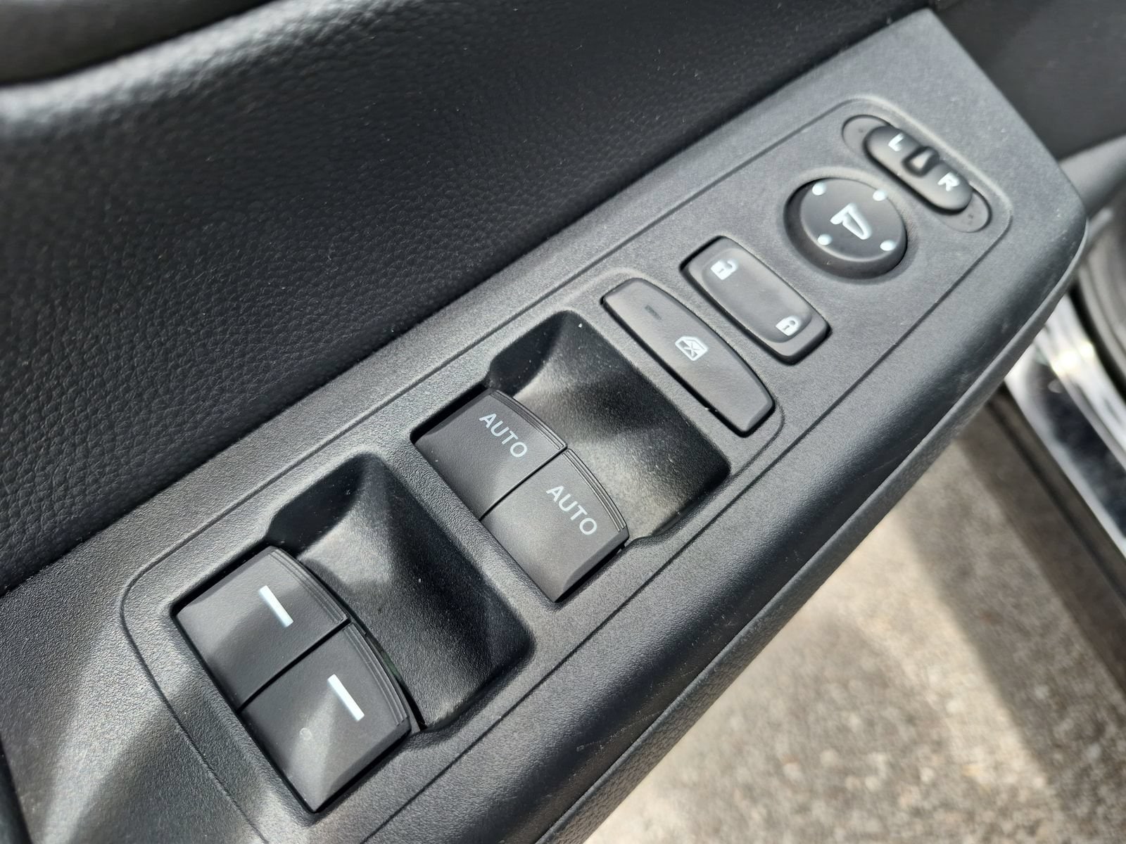 2025 Honda CR-V Sport - Photo 17