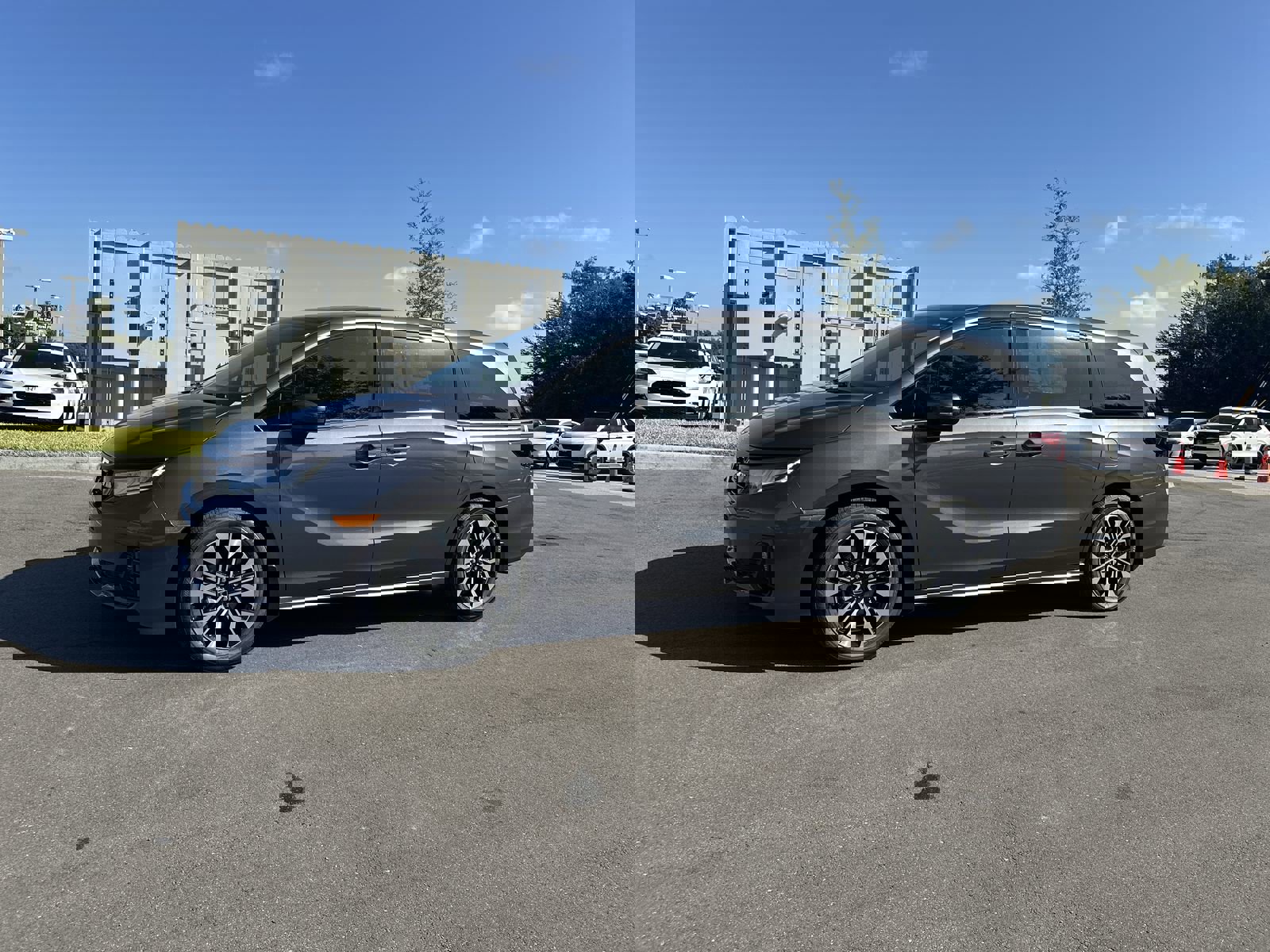 2025 Honda Odyssey Elite photo 3