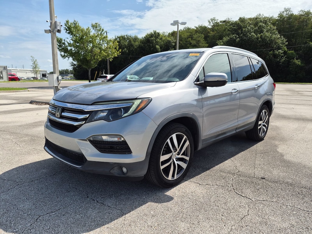 Used 2017 Honda Pilot Touring FWD SUV