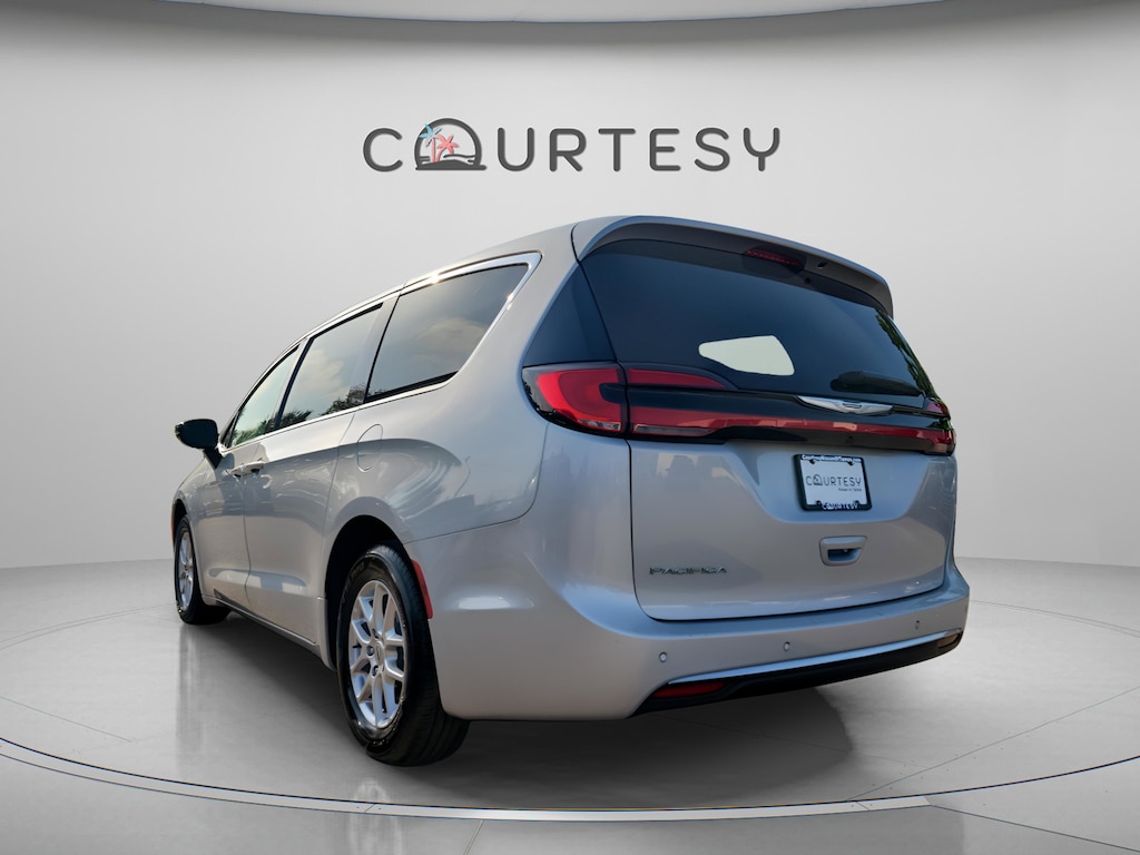 Used 2024 Chrysler