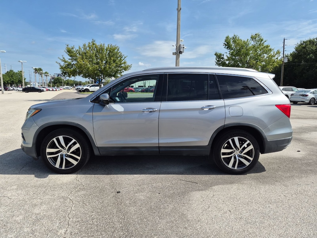 Used 2017 Honda Pilot Touring FWD SUV