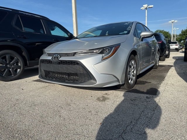 Used 2022 Toyota Corolla LE with VIN 5YFEPMAE8NP297504 for sale in Northfield, Minnesota