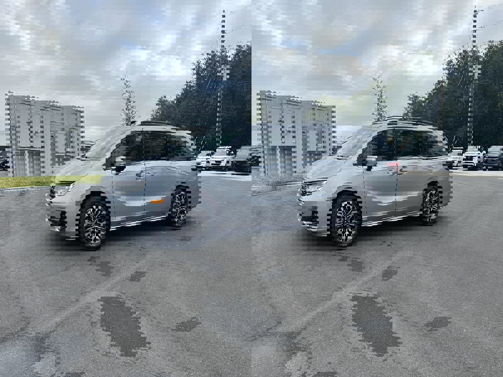 2026 Honda Odyssey Elite photo 2