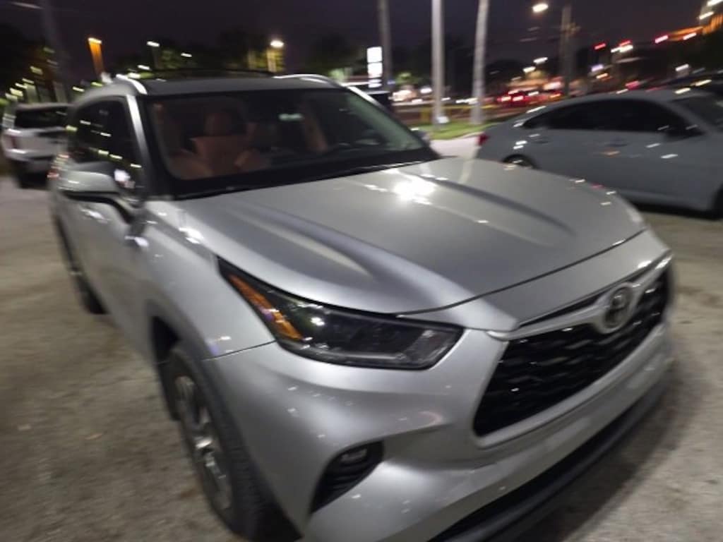 Used 2021 Toyota Highlander XLE SUV