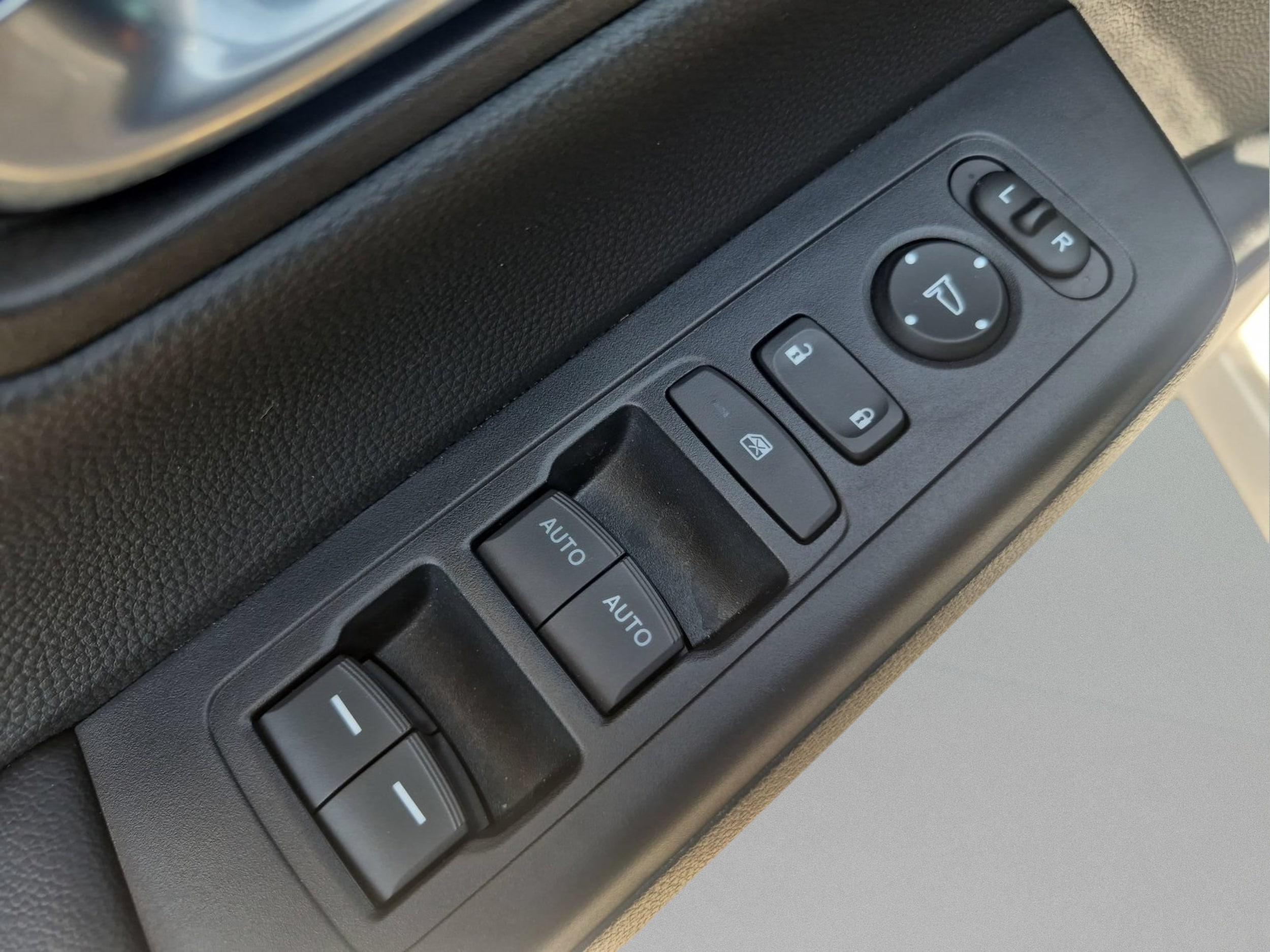2025 Honda CR-V EX - Photo 17