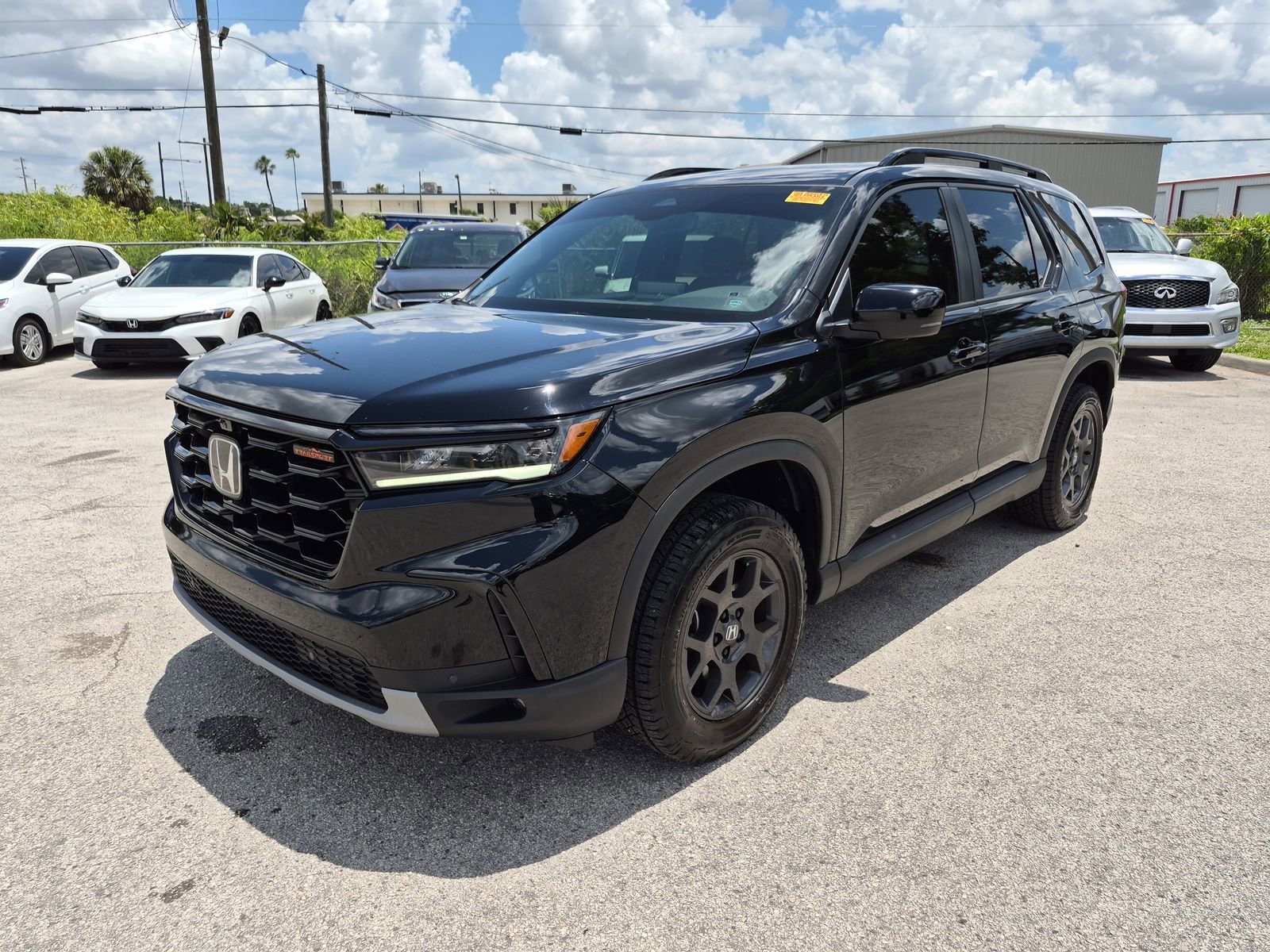 2025 Honda Pilot TrailSport AWD's photo