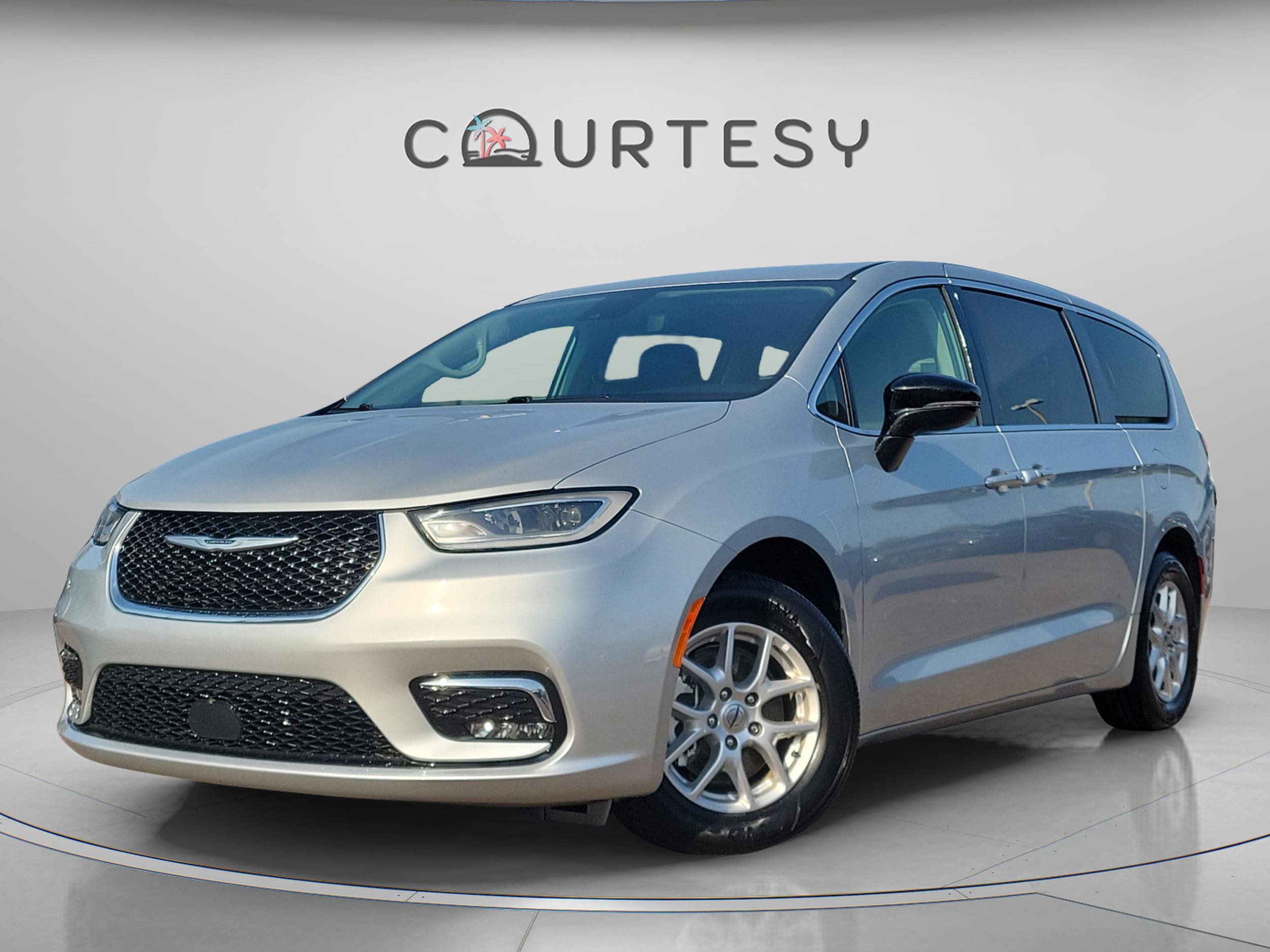 2024 Chrysler Pacifica Touring L's photo