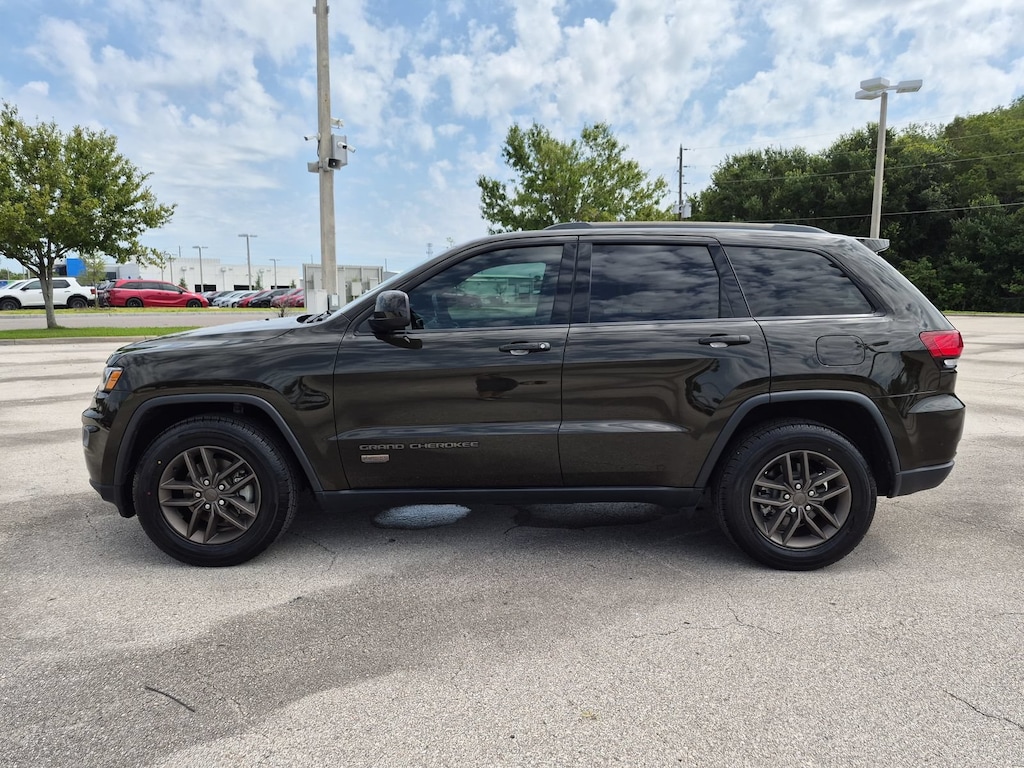 Used 2017 Jeep Grand Cherokee Laredo RWD SUV