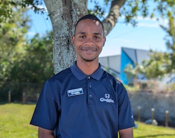 Staff member Mikhail Mullings from ID_416534724c74