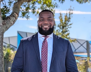 Staff member Endly Dorvil from ID_04d09b116c57