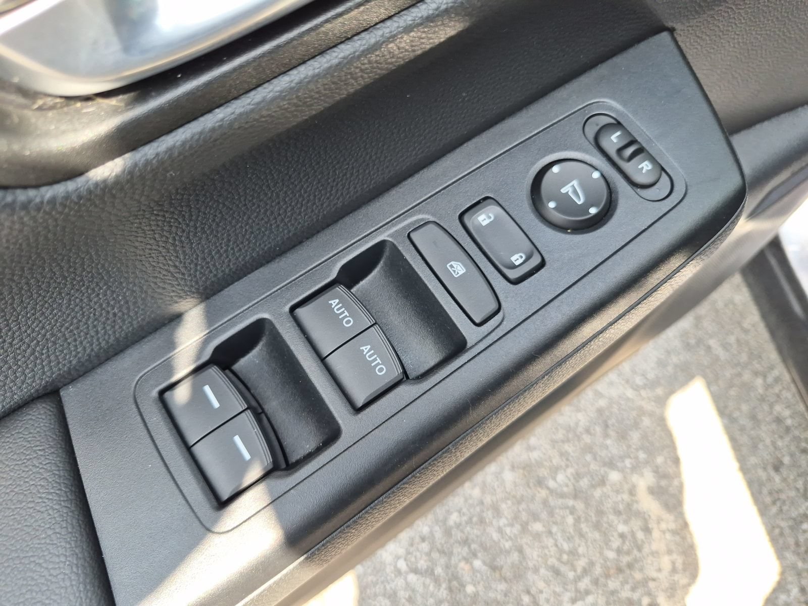 2024 Honda CR-V EX - Photo 17