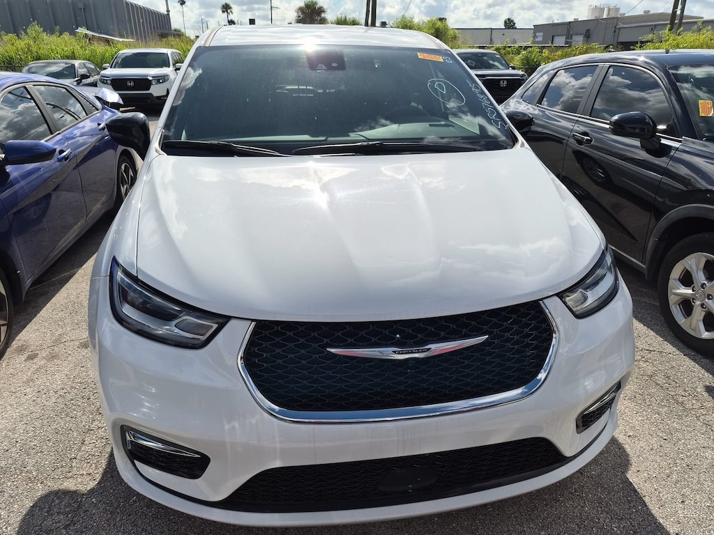 Used 2025 Chrysler