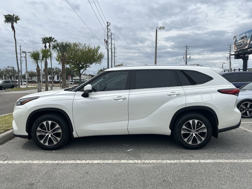 Used 2021 Toyota Highlander XLE SUV
