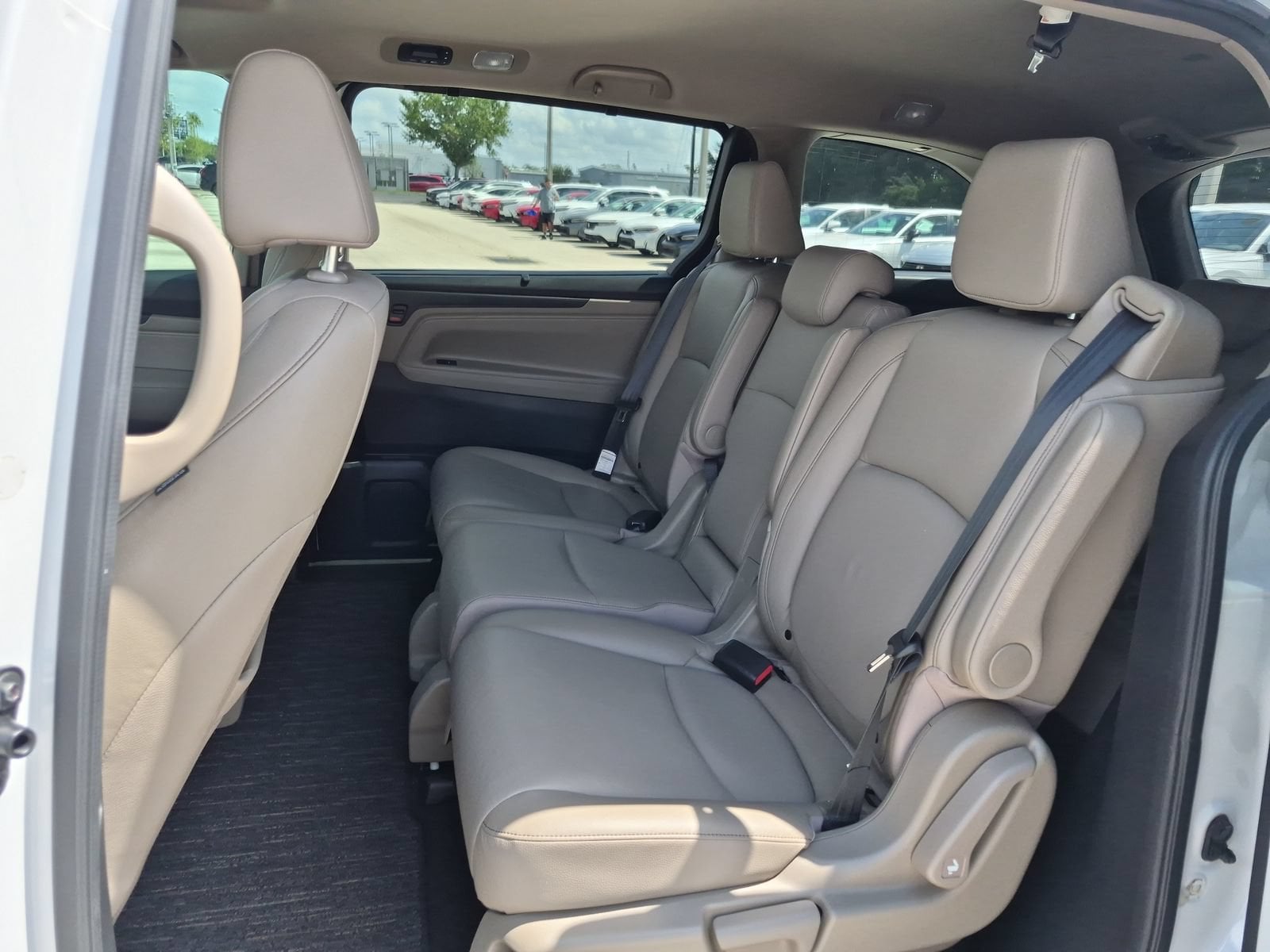 2024 Honda Odyssey EX-L - Photo 18