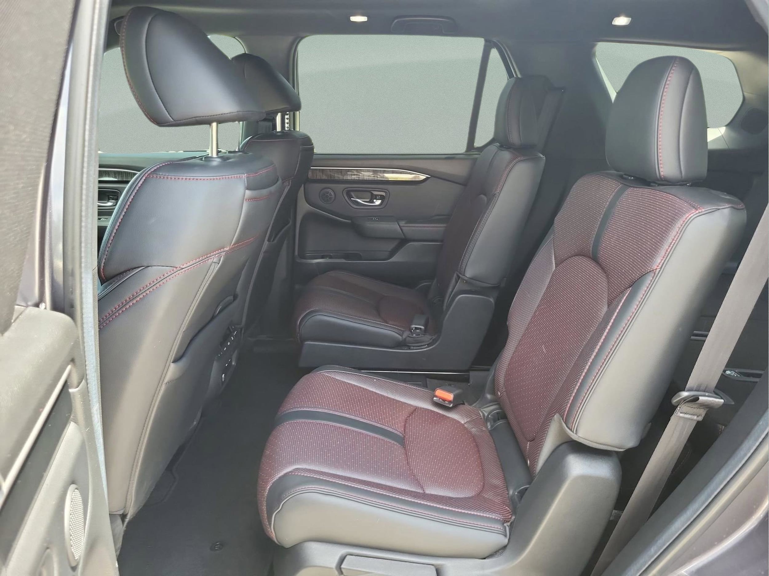2025 Honda Pilot Black Edition - Photo 18