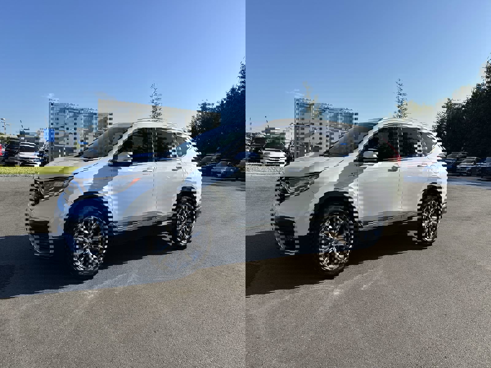 2022 Honda CR-V Hybrid Touring photo 3