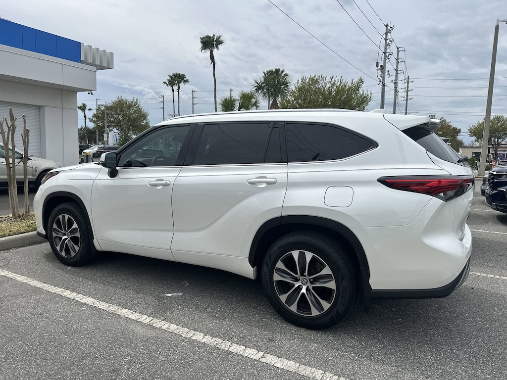 Used 2021 Toyota Highlander XLE SUV