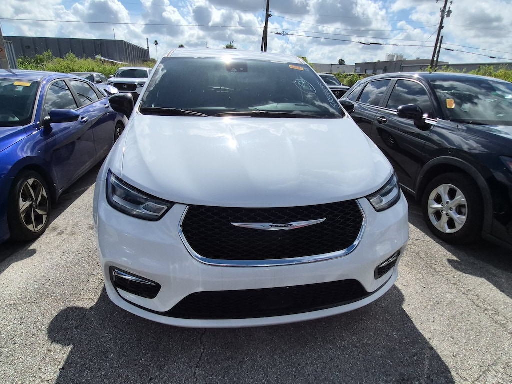 Used 2025 Chrysler