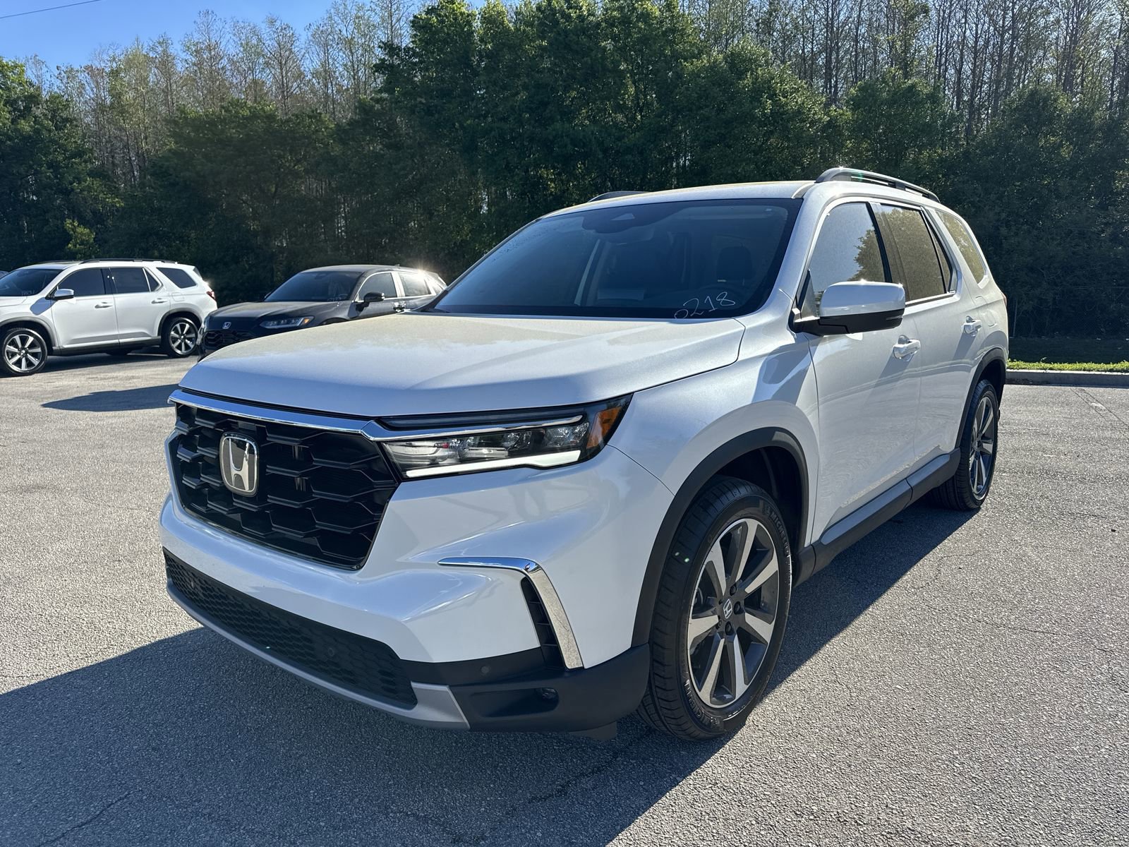 2025 Honda Pilot Touring photo 2