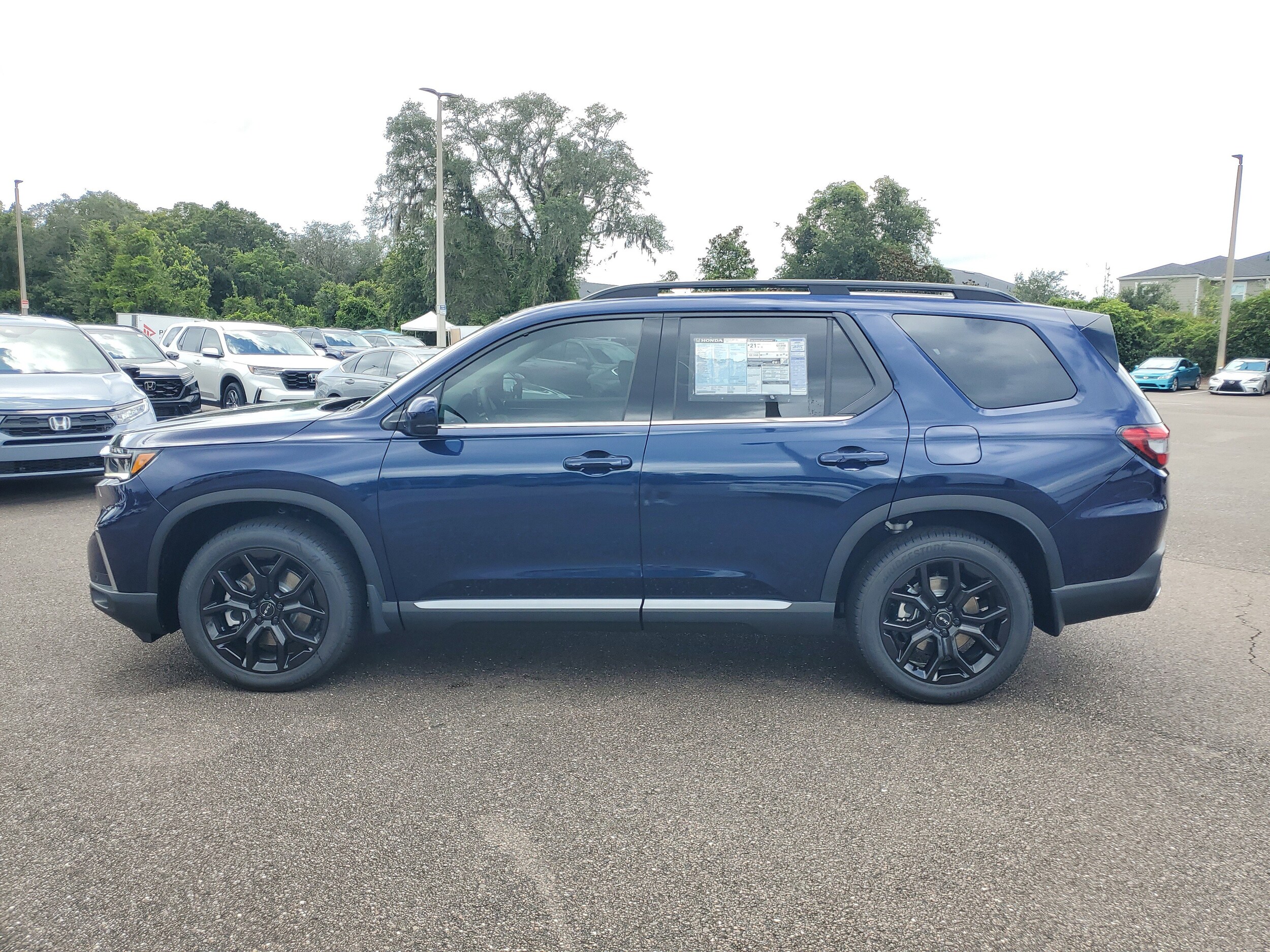 2025 Honda Pilot Touring photo 2