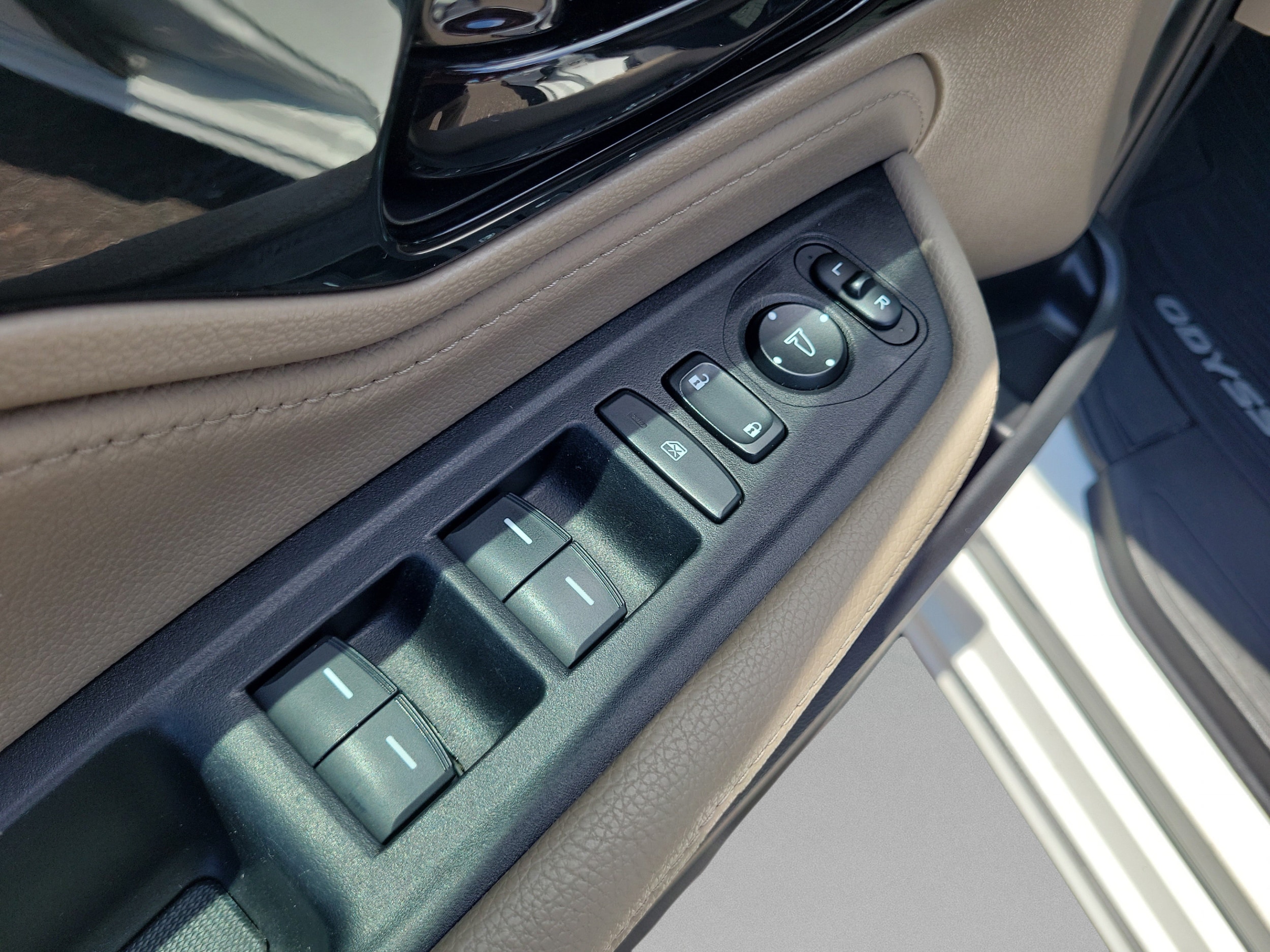 2021 Honda Odyssey Touring - Photo 25